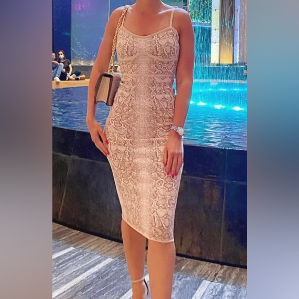 BCBG bandage dress. Size Xs